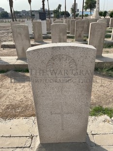 BAGHDAD (NORTH GATE) WAR CEMETERY - HOYNE-FOX, L V